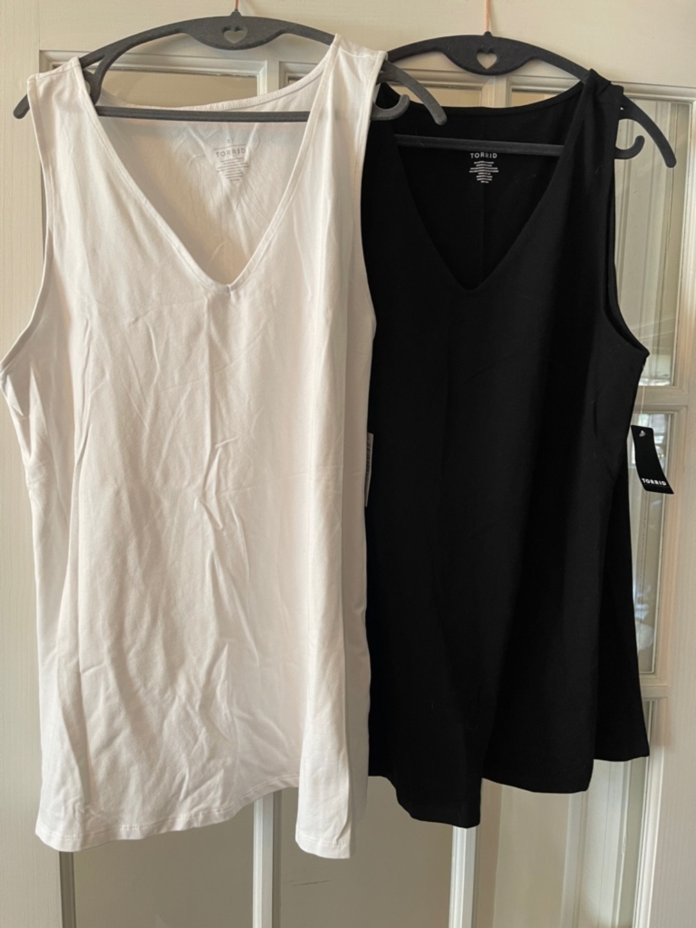 PAIR of NWT Torrid V-neck long tank tops in sz 3X
